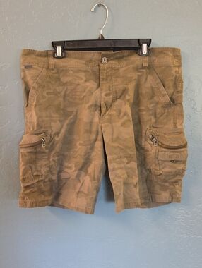 Y2K Vintage Patina Kuhl Men's Camo Cargo Shorts - Tan/Olive